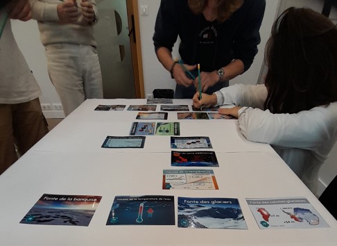 élèves travaillant sur la semaine de l'impact